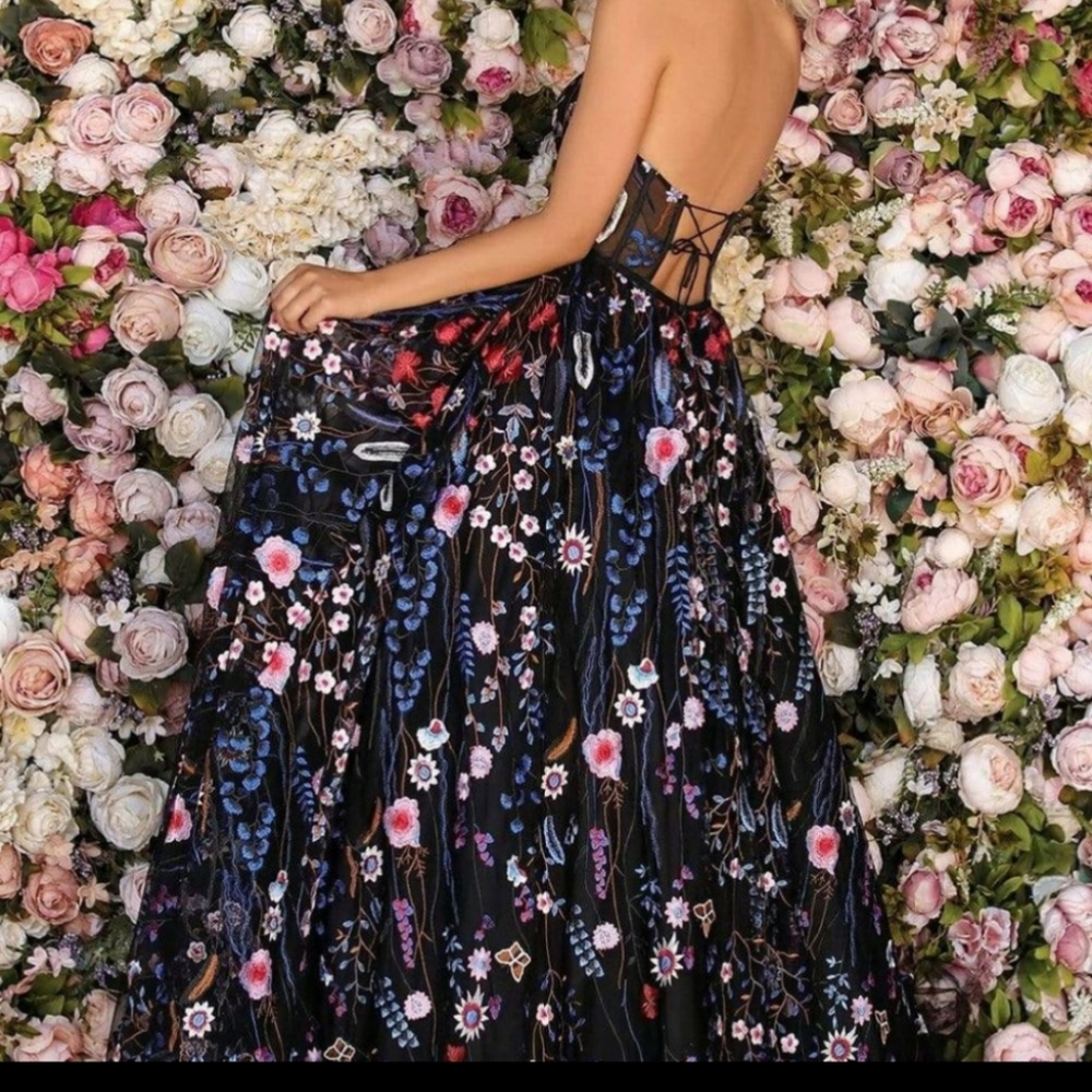 Clarisse feather and flower black dress - Picture 2 of 5